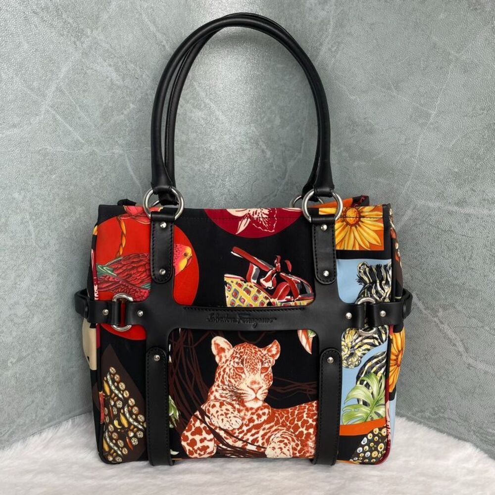 Ferragamo Women Pre-Loved Bag Very Good Condition